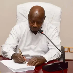Museveni suspends top security officials over bribery allegations