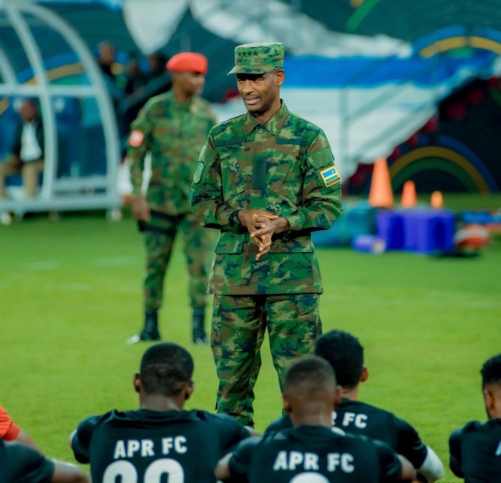 Gen Mubarakh Muganga yasabye abafana ba APR FC kutavugiriza induru mukeba muganga